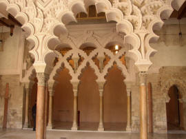 дворцовый ансамбль Альгамбра в Гранаде 